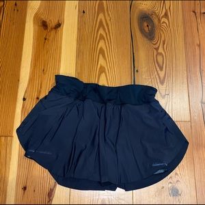 black flowwy lulu tennis skirt